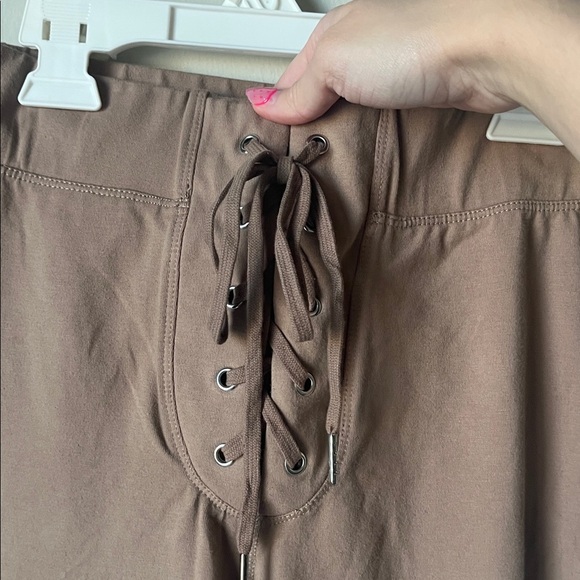 Good American Tan Lace-Up Leggings - Picture 2 of 5